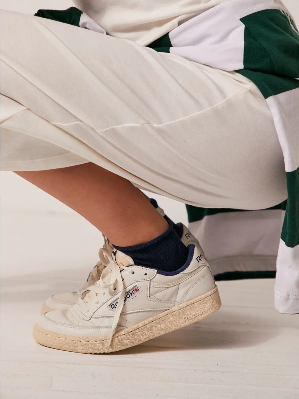 Reebok White mens 7 & women’s 8.5
